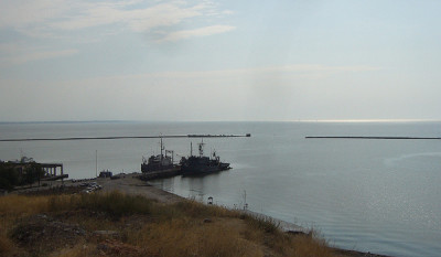  Дніпровський лиман, де в червні 1788 року розгорнулася морська битва з турками, з Очакова. На горизонті видно Кінбурнську косу. Фото: Павло Солодько